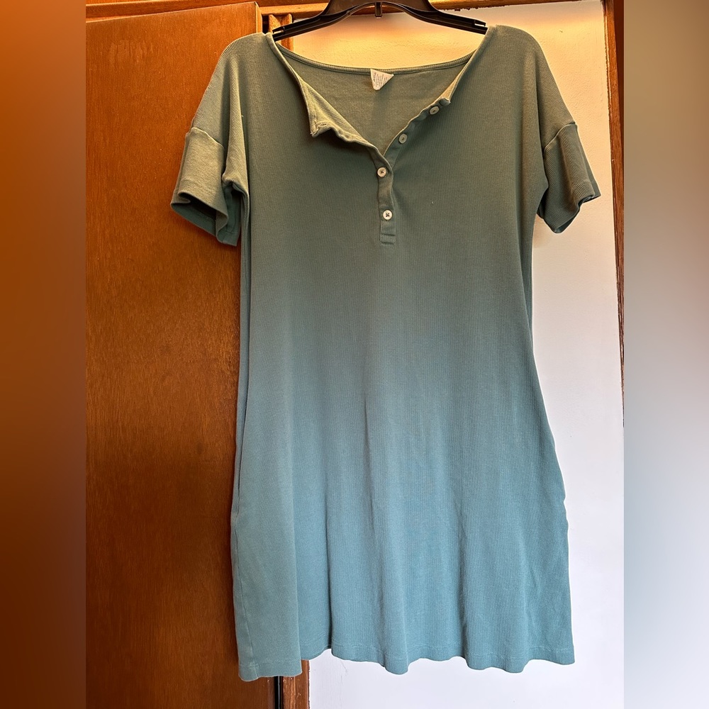Kate Quinn women’s dress